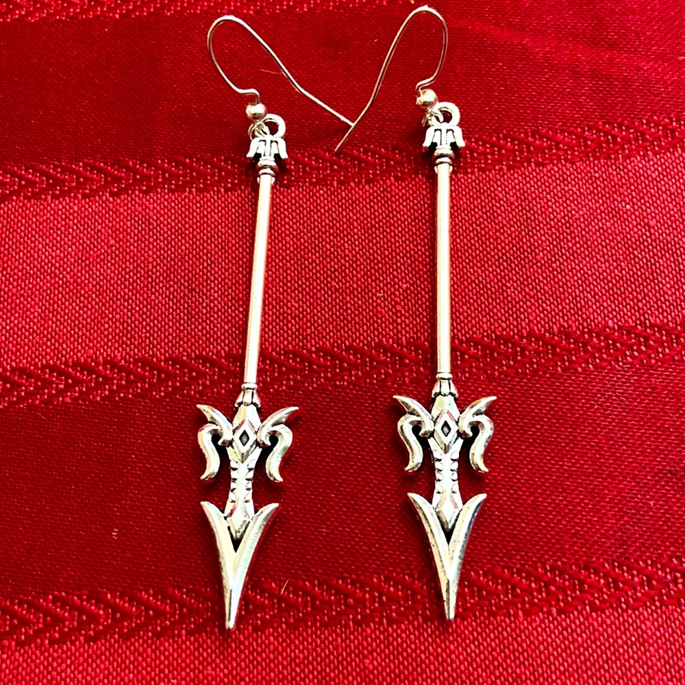 5/$10❤️❤️❤️NEW TIBETAN SILVER SWORD WEAPON DANGLING EARRINGS BY ALYCE RANCOUR